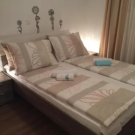 Appartement Leptir *