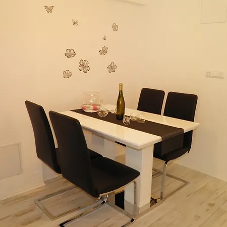 Apartament Leptir *