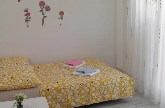 Leptir شقة *
